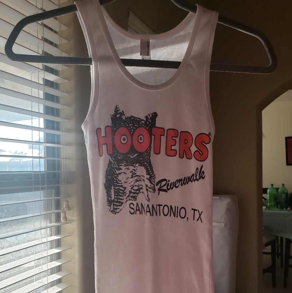 Hooters San Antonio Riverwalk Tank (M)